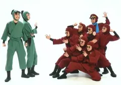 【中古】生写真(男性) 集合(9人)/横型・全身・衣装緑・赤・しゃがみ・キャラクターショット/「ミュージカル 忍たま乱太郎 第8弾 再演 がんばれ五年生!技あり、術あり、初忍務!!」ブロマイド購入特典C