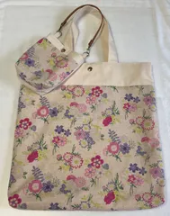ハンドメイド　大きめトートバッグ　エコバッグ　ポーチ付　刺繍のような花柄