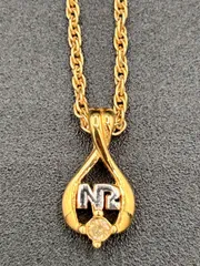 超美品　ニナリッチ ハート ネックレス ラインストーン ロゴ  アクセサリー