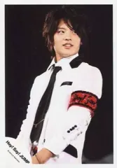 【中古】生写真(ジャニーズ) Hey! Say! JUMP/岡本圭人/ライブフォト・膝上・衣装白・目線右・笑顔/公式生写真