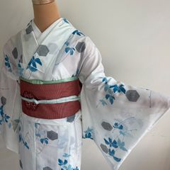 A162愛華 着物 小紋　正絹　花柄　身丈167 A77愛華 夏着物 小紋 絽 抽像 正絹 美品 仕付け糸 フォーマル - メルカリ