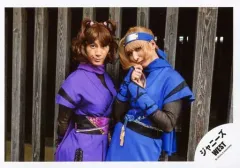 【中古】生写真(ジャニーズ) ジャニーズWEST/藤井流星・濱田崇裕/横型・上半身・衣装紫青・濱田両手後ろ・藤井両手胸元/アルバム「WESTival」ジャケ写撮影＆グッズ撮影オフショット/公式生写真