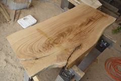 アウトレット クリ(栗)の一枚板 長さ約87cm 幅約34～40～39cm 厚さ約3.9cm DIY用 Z013