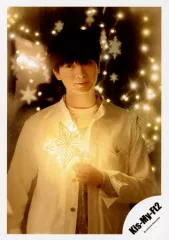 【中古】生写真(ジャニーズ) Kis-My-Ft2/玉森裕太/上半身・衣装白・左手電飾・目線左/「Kis-My-Ft2 LIVE TOUR 2018 YOU＆ME Extra Yummy!!」グッズオフショット/公式生写真 