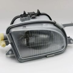 HELLA製 フォグライト右側 BENZ OE-1708200256