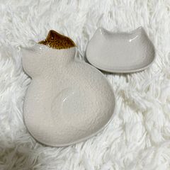 前回好評につき。三毛猫全身プレート  シッポ付き & 猫型ミニトレー2枚セット