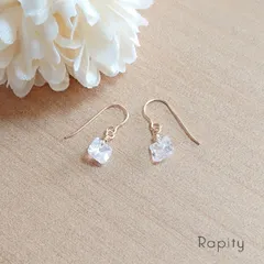 【ノンホールピアス可】特価14kgf☆スクエア型ジルコニアクリスタルのピアス