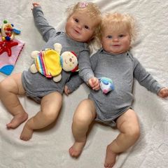 リボーンドール 赤毛の女の子金髪女の子　二人一緒で！ リボーンドール 赤毛の女の子金髪女の子 二人一緒で！ - メルカリ
