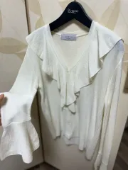 新品 フリル Vネック プレミアム素材 春ニット 白 女性用ロングスリーブ 55