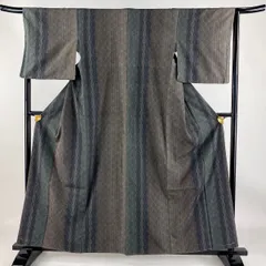 結城紬 身丈159cm 裄丈65cm M 袷 はたおり娘 奥順 証紙 幾何学模様 亀甲絣 灰茶 正絹 美品 逸品 【中古】