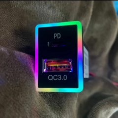 トヨタ空きスイッチ埋め込みタイプ　USB 充電器　PD QC3.0付き　レインボーグラデーション仕様