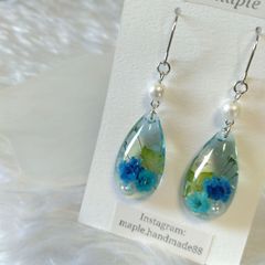 雫　カスミソウ　ピアス　ハンドメイド　レジン　ブルー