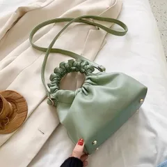 ハンドバッグ　ショルダーバッグ　シュシュ持ち手　高級感　グリーン