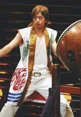 【中古】生写真(ジャニーズ) 関ジャニ∞/大倉忠義 /ライブフォト・膝上・衣装白・金・混色・太鼓・目線左・枠無し/クリスマスパーティー限定公式生写真