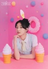 【中古】キャラカード ジヒョ(TWICE)/縦・上半身・顎に手 ランダムトレーディングカード 「JYP JAPAN POPUP STORE 2023」