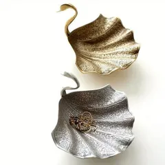 プレート トレー トレイ 真鍮 小物 皿 ブラス 金属製 ゴールド シルバー デザイン レトロ おしゃれ アンティーク アクセサリートレイ 卓上 収納 ディスプレイ 小物置き ブラススワンプレート2カラー