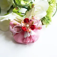 ハンドメイド　つまみ細工リボン髪飾り　赤×白　つまみ細工の店舞はな
