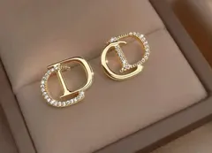 ☆CDロゴ☆　ラインストーンピアス   ゴールド