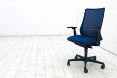 フルーエントチェア 2017年製 中古 オカムラ Fluent 中古オフィス家具 オフィスチェア クッション ハイバック 可動肘 ミディアムブルー 【A000002368】