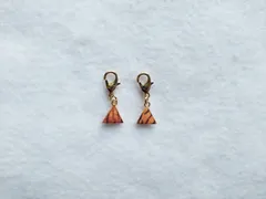 蓄光 虎 トラ柄 三角 小さなファスナーチャーム