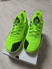 カリー9 緑 25cm カリー9 緑 25cm バスケットシューズ カリー9 Curry9 バッシュ