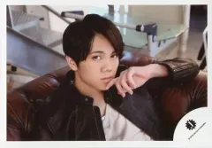 【中古】生写真(ジャニーズ) 7 MEN 侍/佐々木大光/横型・バストアップ・衣装黒・白・左手人差し指口元・右向き・口閉じ/「DREAM BOYS」グッズオフショット/公式生写真