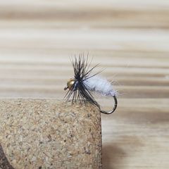■ELK■　大岩魚スペシャル　ビーズヘッド　白色兎毛　4本　完成品フライ　テンカラ毛鉤