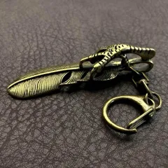 真鍮 キーホルダー キーリング ヴィンテージ ビンテージ アンティーク レトロ 真鍮製 縁起物 金運 ハンドメイド ペンダントトップ 置物 チャーム 羽 爪 フェザー 157