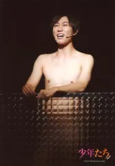 【中古】アイドル Snow Man/阿部亮平/ライブフォト・膝上・裸・口開き・左向き/「少年たち To be!」ステージフォト第1弾