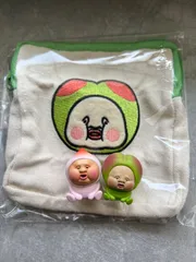 こびとづかん スクエアポーチ 2  おすわりマスコット　1　フィギュア　スモモノウチ　カクレモモジリ　マスコット　小人図鑑　こびと図鑑　こびとずかん　おもちゃ　カプセルトイ　ガチャガチャ　ガチャ　ガシャポン　ストラップ　キーホルダー　ポーチ　小物入れ