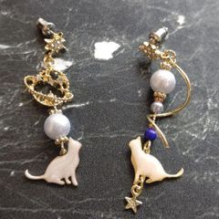 アシンメトリーピアス 猫 宇宙モチーフ 星 キラキラ  ピアス