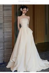 新品 未使用 軽やかで上品な ホワイト ウェディングドレス 花嫁 結婚式 二次会 高級感 シンプル レトロ風 Aライン ロングドレス