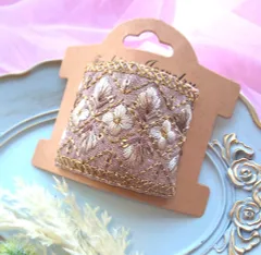 ピンクベージュの小花柄インド刺繍リボンの四角いポニーフック