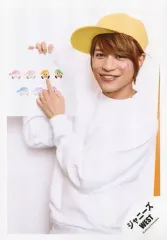 【中古】生写真(ジャニーズ) ジャニーズWEST/中間淳太/上半身・衣装白・帽子・左手指差し・背景白/「ジャニーズWEST LIVE TOUR 2019 WESTV!」グッズオフショット/公式生写真