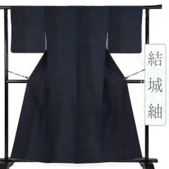 結城紬 着物 中古 リサイクル 正絹 紺 仕立て上がり 身丈163cm 裄68.5cm Lサイズ 100亀甲 真綿紬 手縫い 袷 お洒落 カジュアル No.i3-0626