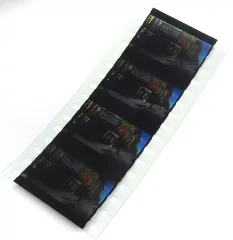 【中古】コマフィルム 街並み(道路/映画館前) 「進撃のスクールカースト」生コマフィルム 「劇場版 進撃の巨人 完結編 THE LAST ATTACK」 第4週目入場者特典