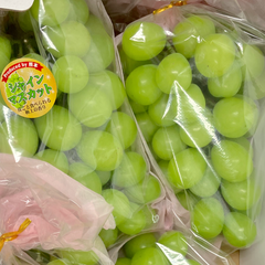 8月上旬【スポット販売企画】九州産 シャインマスカット 特A優品  高級 1キロ 約2房から3房 【002】種無し 皮ごと ぶどう 葡萄 フルーツ 果物 完熟 【くまもと食彩の力 推奨商品】