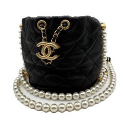 シャネル(CHANEL)  マトラッセ 巾着 パール チェーンショルダー 黒 ラムスキン アンティークゴールド金具 31番 AS2529 中古 レディース ショルダーバッグ