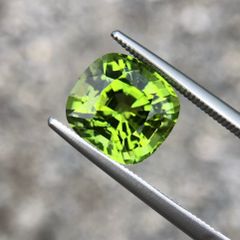 [美品]天然　非加熱　ペリドット　ルース　4.62ct　輝き抜群　美濃色　希少　男女兼用　産地証明鑑別書付き