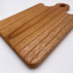 自然のままの木製ボード　カッティングボード　まな板　ハンドメイド　自然素材