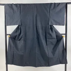 男着物 身丈142.5cm 裄丈66cm M 袷 アンサンブル 紬 幾何学模様 濃紺 正絹 優品 【中古】