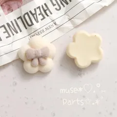 茶色リボン×白 花 フロッキーカボション４個 デコパーツ ぬいぐるみ 貼り付けパーツ ワッペン ホワイト ベロア レトロ ミニチュア スイーツデコ スマホカバー硬質ケース貼り付けパーツ ハンドメイドパーツ素材 インポート韓国 クッキーお菓子 フラワーパーツ Dのサムネイル