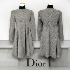 2025年最新】diorワンピースの人気アイテム - メルカリ