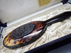 昭和ヴィンテージ　本鼈甲製衣類ブラシ　　大丸百貨店　オリジナルケース入り