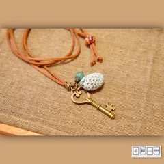 ハンドメイド＊香りと揺れる香り玉ペンダント＊鍵＊天然石ビーズ＊アンティーク