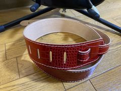 革ギターストラップ　クロコ型押し　赤　日本製
