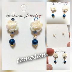 薔薇ピアス（白）サージカルステンレス