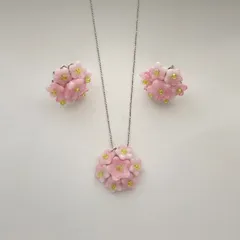 桜のスタッドピアスと桜ネックレスのセット