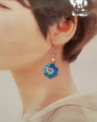 ハンドメイド　タティングレースのお花ピアス