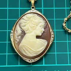 貴婦人 カメオ風 ペンダントトップ　アンティーク　ペンダント　豪華　ゴールドカラー